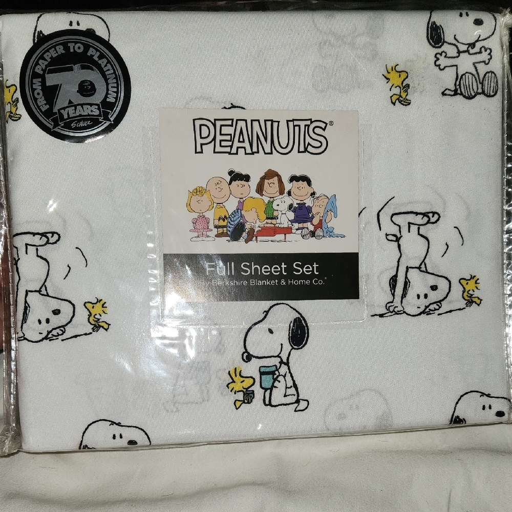 NWT Peanuts Snoopy and Woodstock Full Sheet Set - Black and Yellow